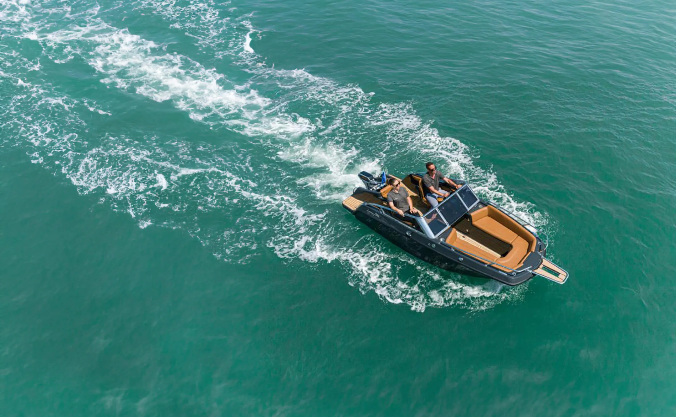 Wave e-550 by Magonis | Volta Yachts